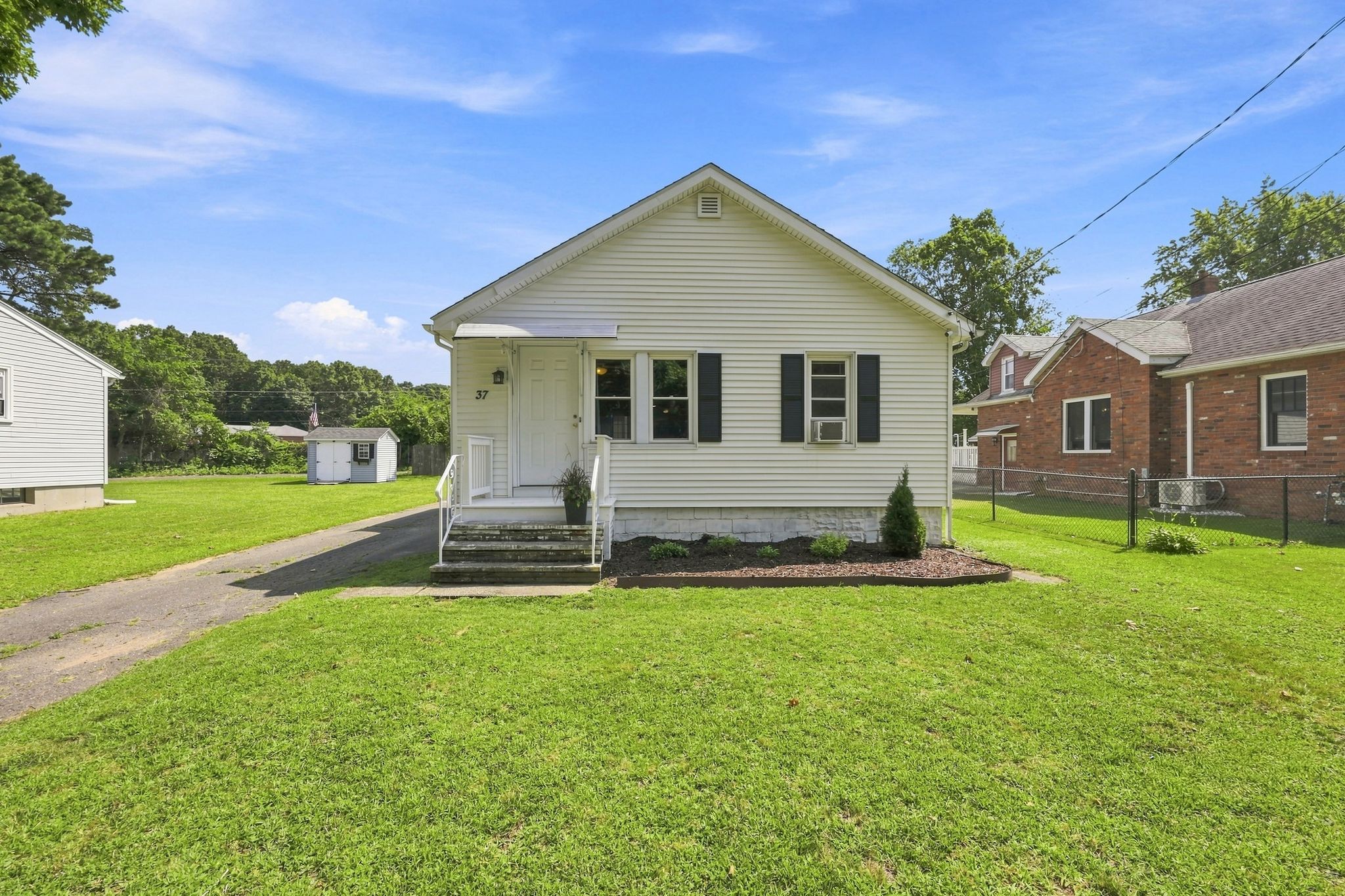 37_Kensington_St_Feeding_Hills_MA_01030_USA_-_Margie_Berg_001