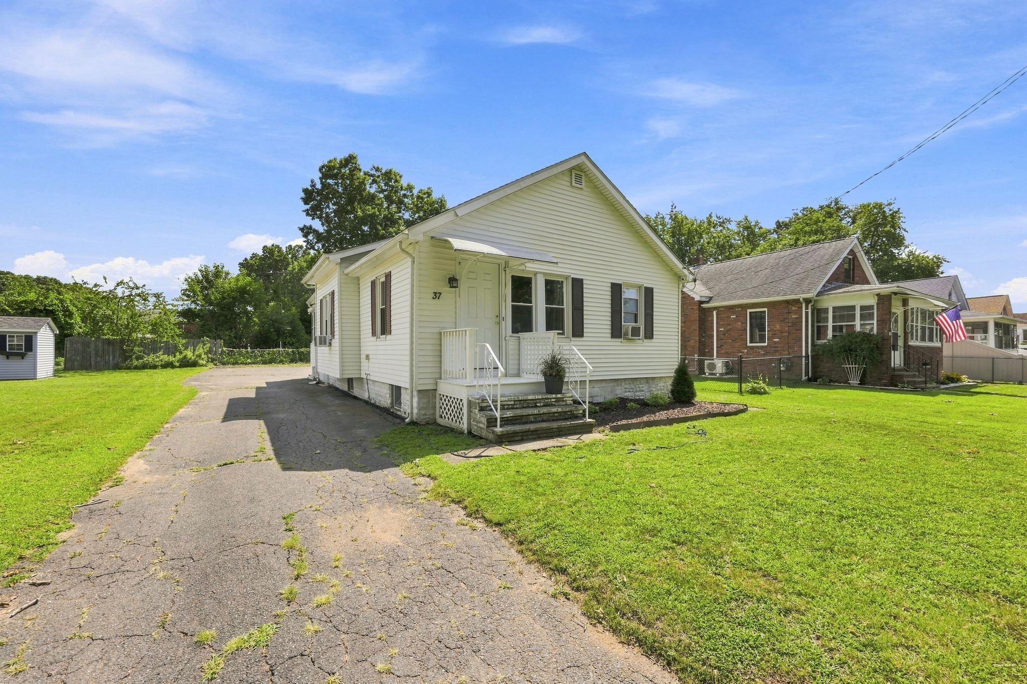 37_Kensington_St_Feeding_Hills_MA_01030_USA_-_Margie_Berg_002