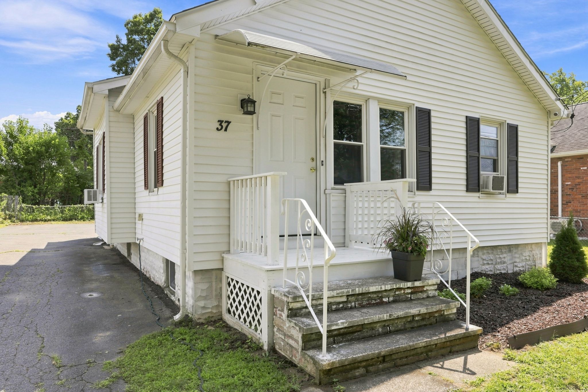 37_Kensington_St_Feeding_Hills_MA_01030_USA_-_Margie_Berg_003