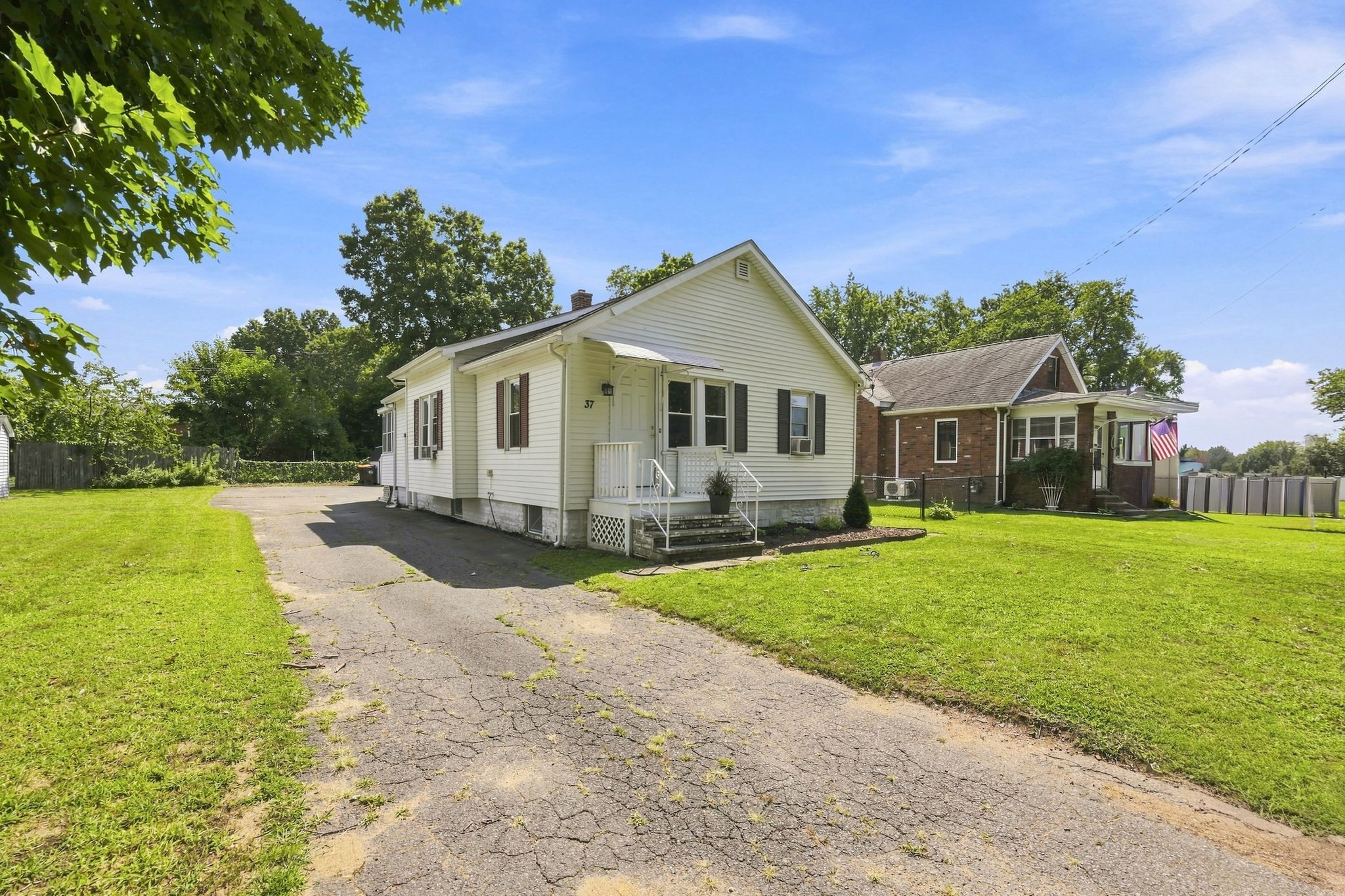 37_Kensington_St_Feeding_Hills_MA_01030_USA_-_Margie_Berg_005