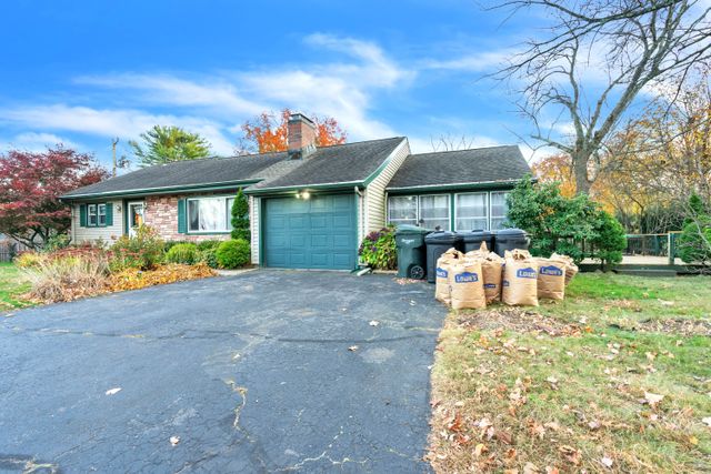 15 Burns Ave-32