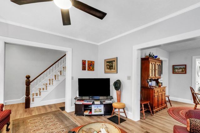 4081 Church St-5
