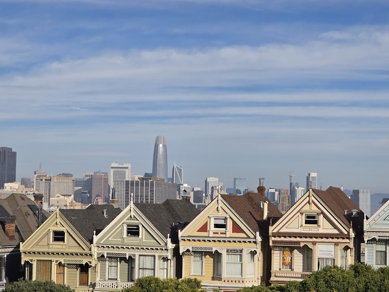 The Painted Ladies Victorian houses in San Francisco, viewed from Alamo Square.