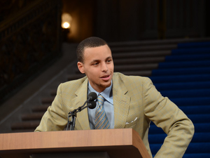 Stephen Curry of the Golden State Warriors accepts key to San Francisco at City Hall