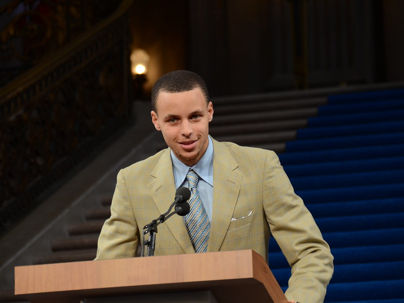 Stephen Curry of the Golden State Warriors accepts key to San Francisco at City Hall