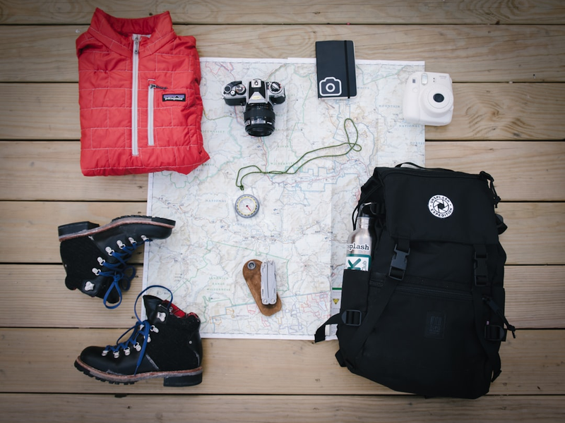 Getting prepared for the second #UnsplashExpedition challenge. These are a few of the things that I always take with me on adventures in the woods! Plus I wanted to show off the fancy new Unsplash Expedition backpack by Topo. Sooooo fancy.