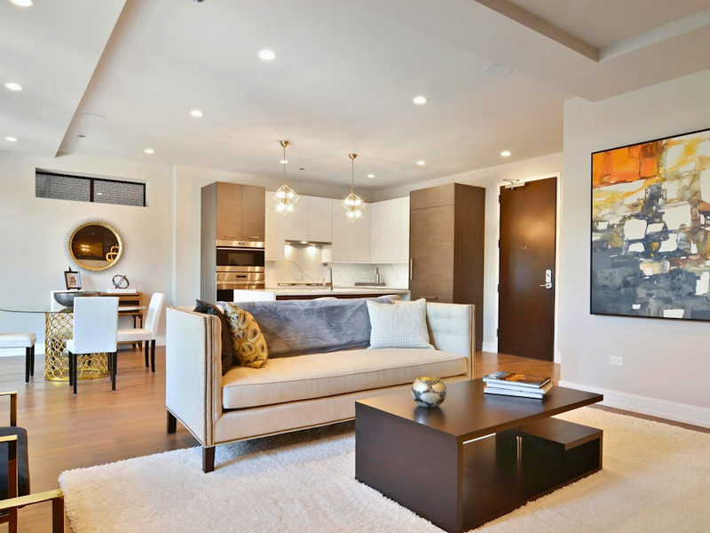 Melrose By The Lake offers high-end luxury apartments in East Lakeview, Chicago. Choose from two-bedroom apartments for rent in Chicago, with options available in East Lakeview. Experience the best-location apartments in Chicago, with the best-valued housing in Edgewater nearby.