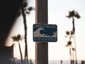 tsunami hazard zone signage