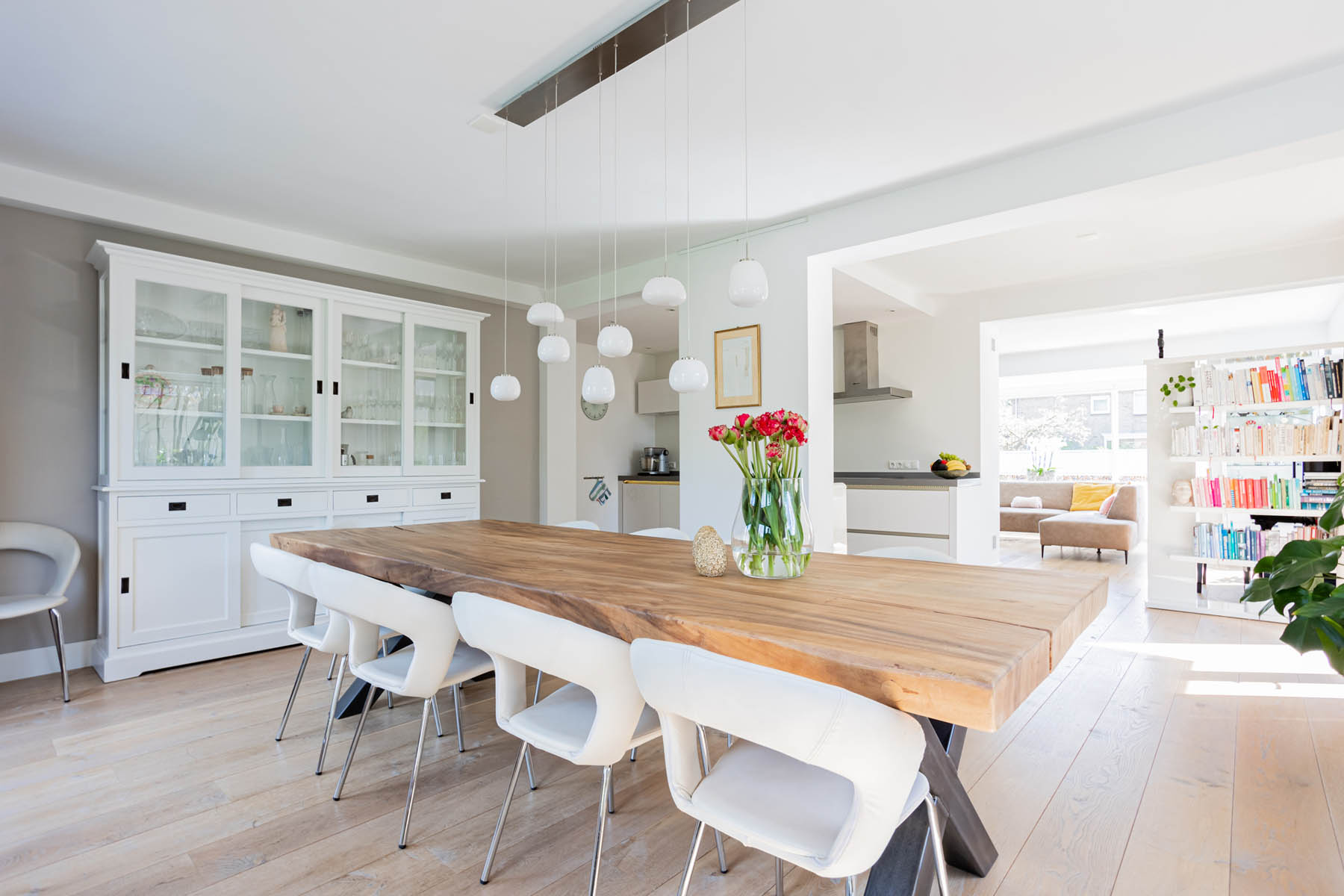 Gestylede woonkamer in een verkoopklare woning
