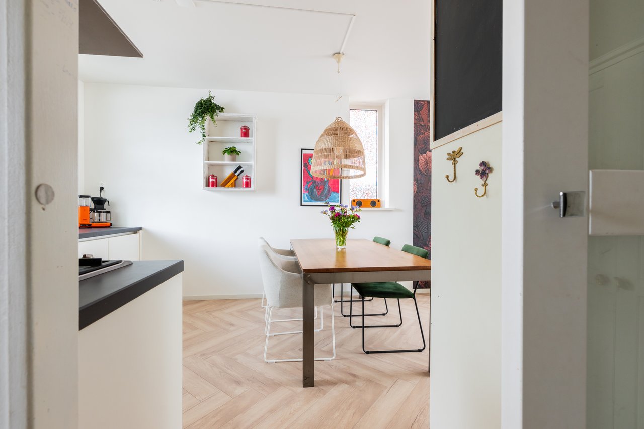 Woonkamer en living, Tussenwoning Beijum Groningen, vastgoedfotografie Sfeersetters