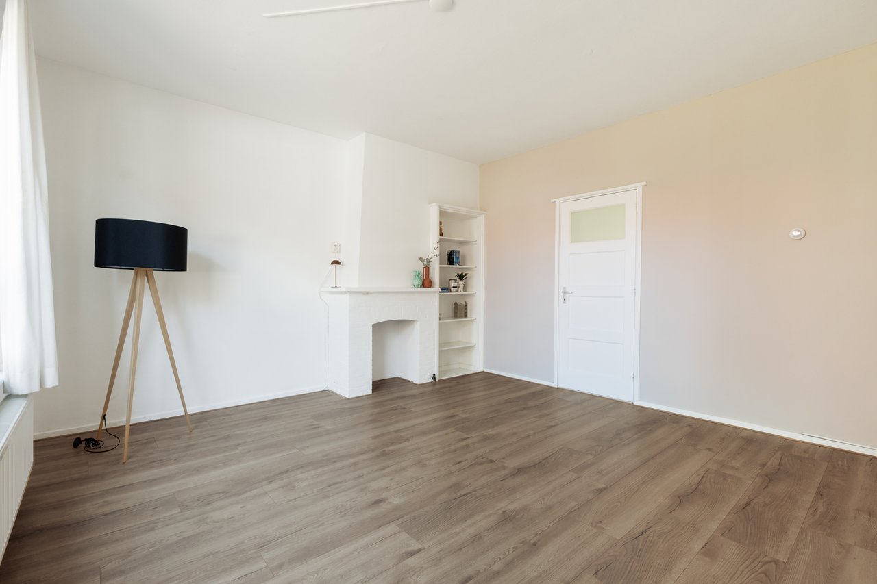 Woonkamer tweede perspectief, lege ruimte voor virtual staging Bataviastraat Oud-Noord Groningen