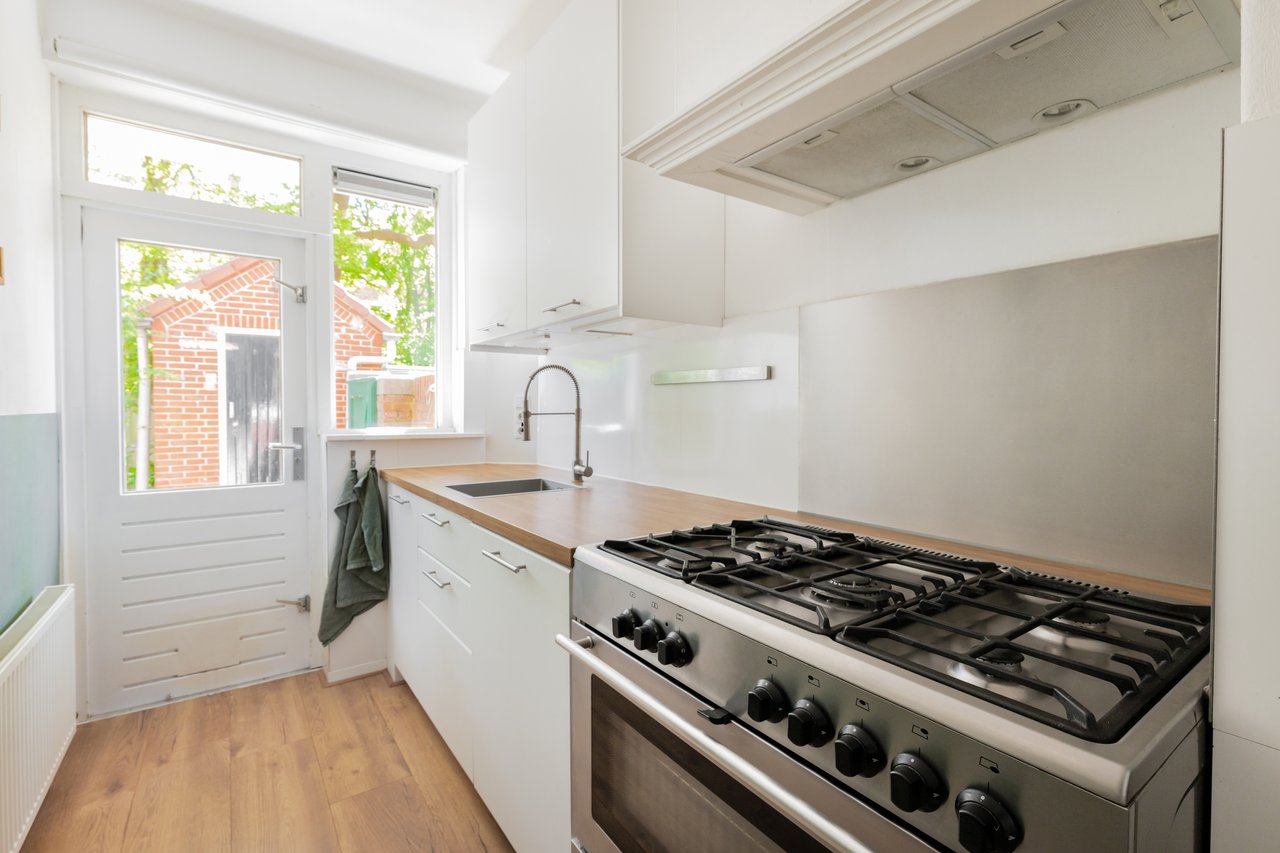 Keuken gallerij, lege ruimte voor virtual staging Bataviastraat Oud-Noord Groningen
