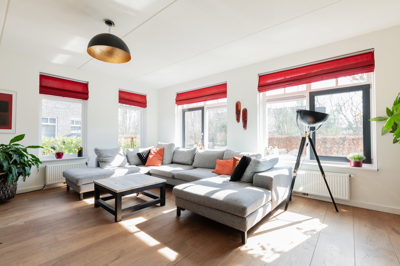 Woonkamer, Gedateerd