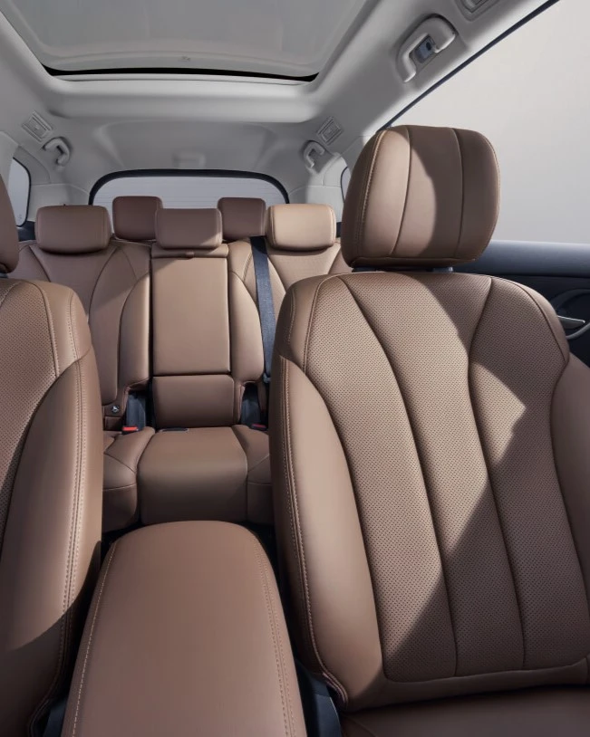 Three-row seven-seat cabin inside the BYD M6