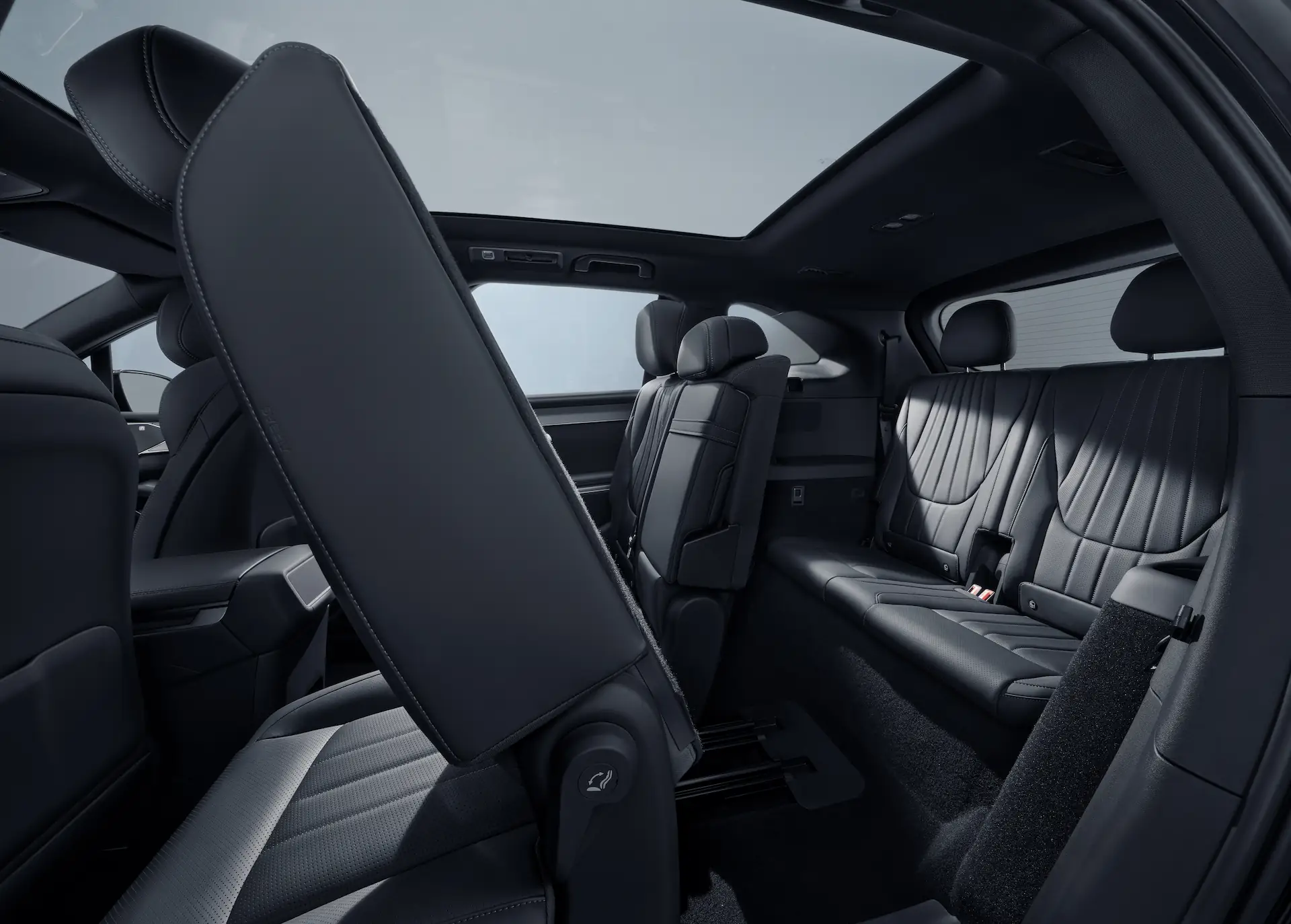 Three-row interior of the BYD SEALION 8 DM-i
