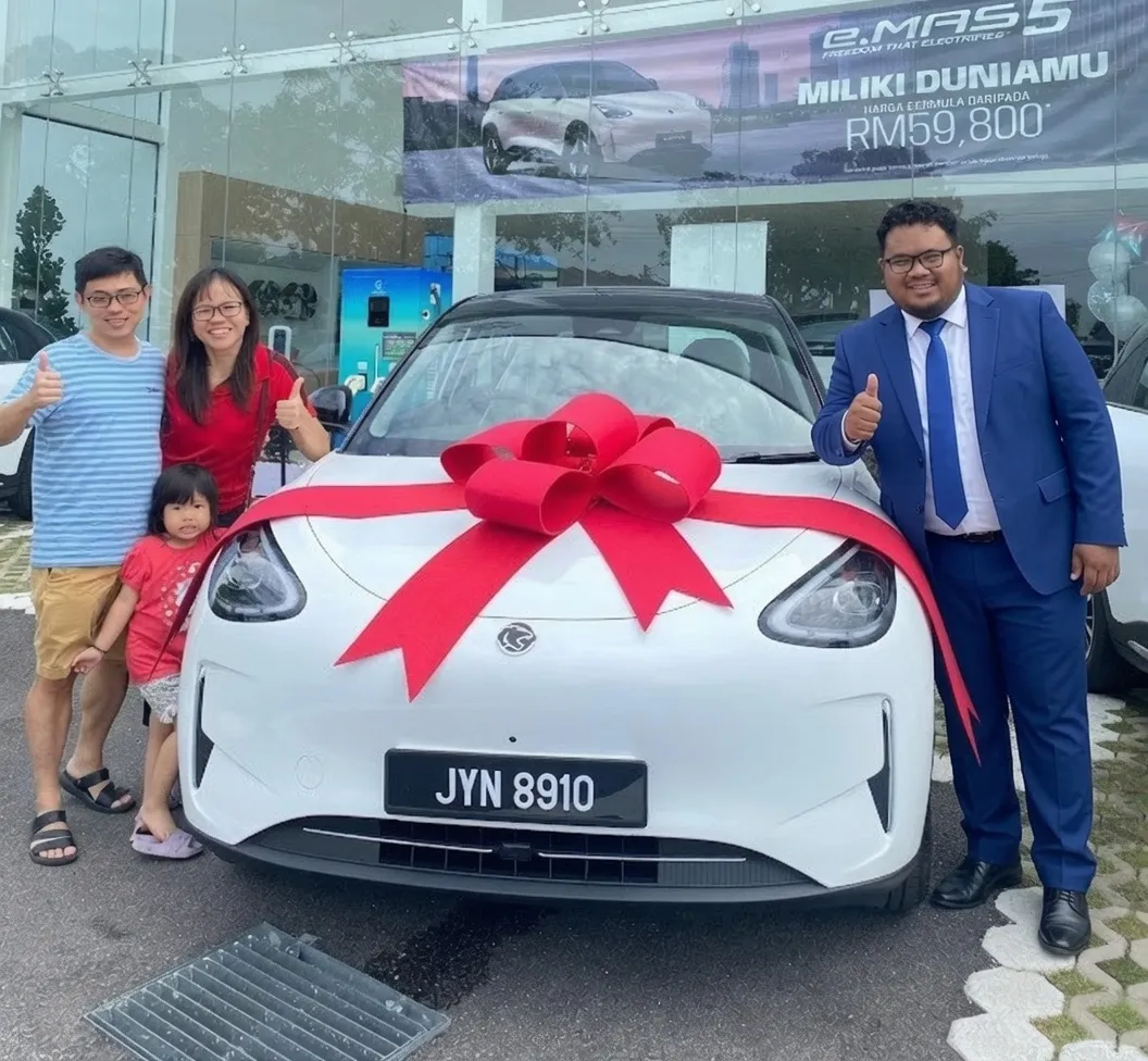 penyerahan Proton E.Mas 5