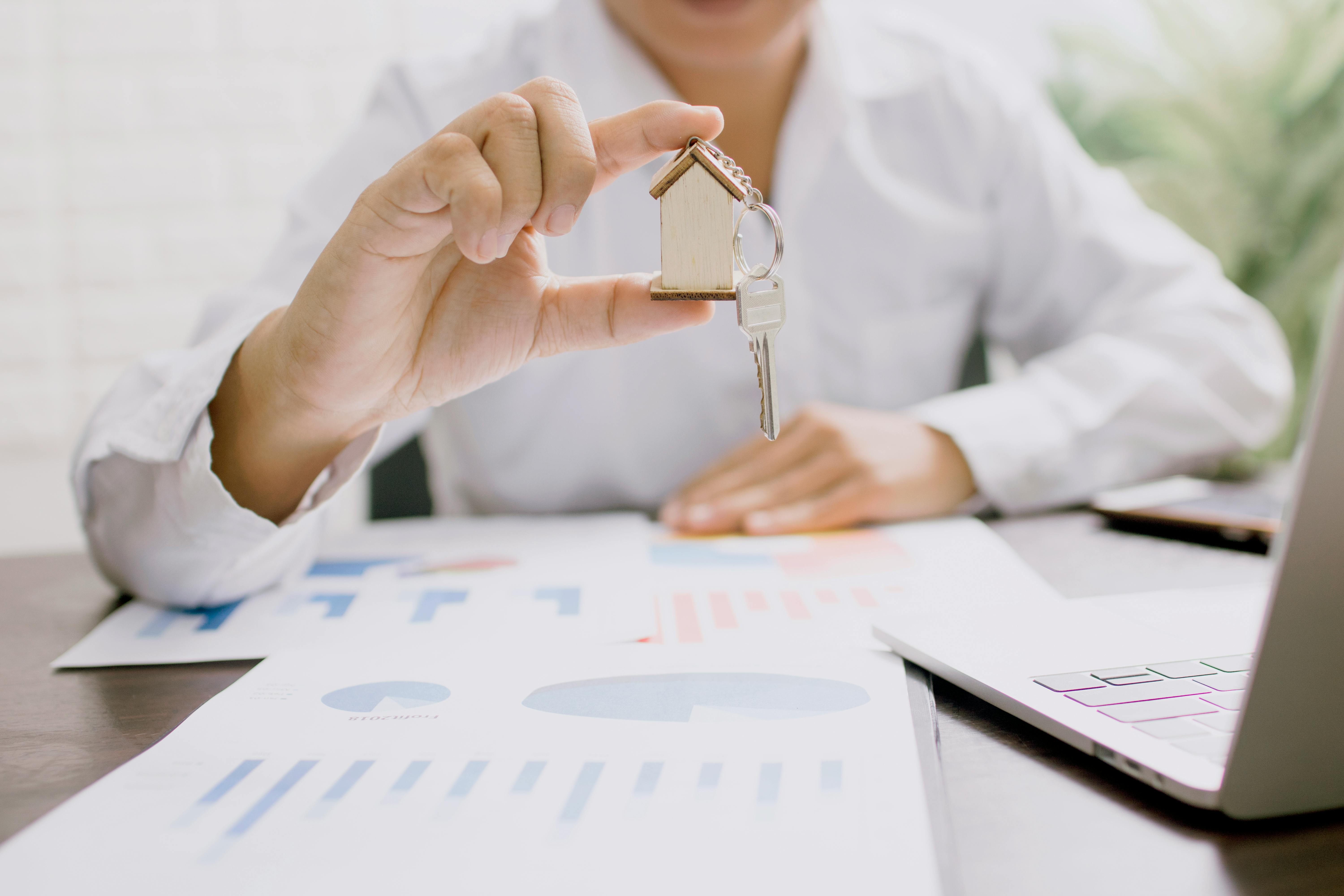 Real Estate Brokers: Maximizing Deductions in 2025