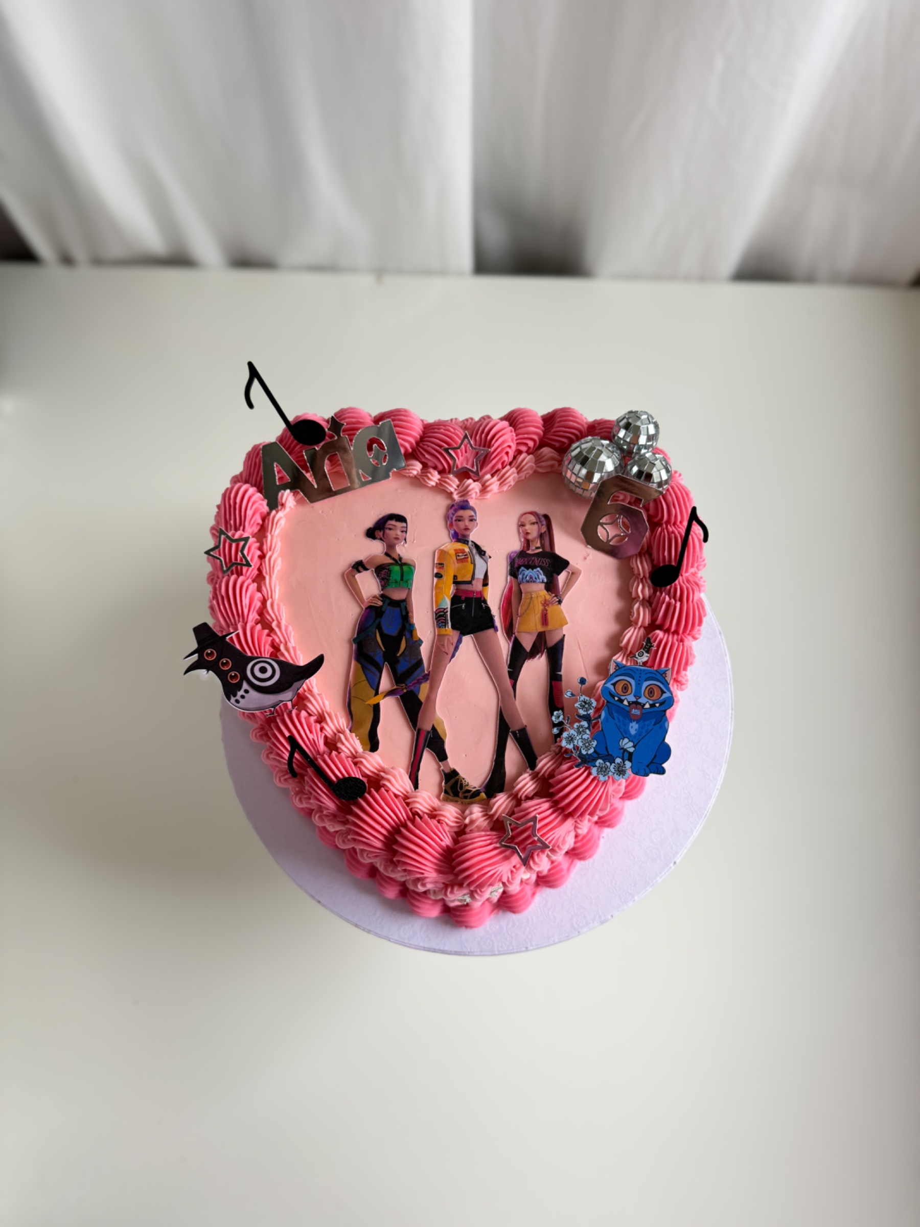 Kpop Demon Hunters Pink Vintage Heart Cake 