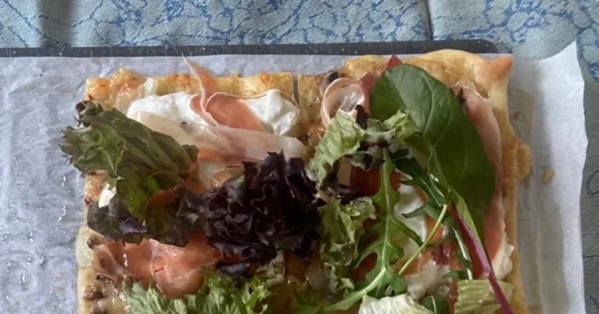 Flammkuchen met burrata en parmaham