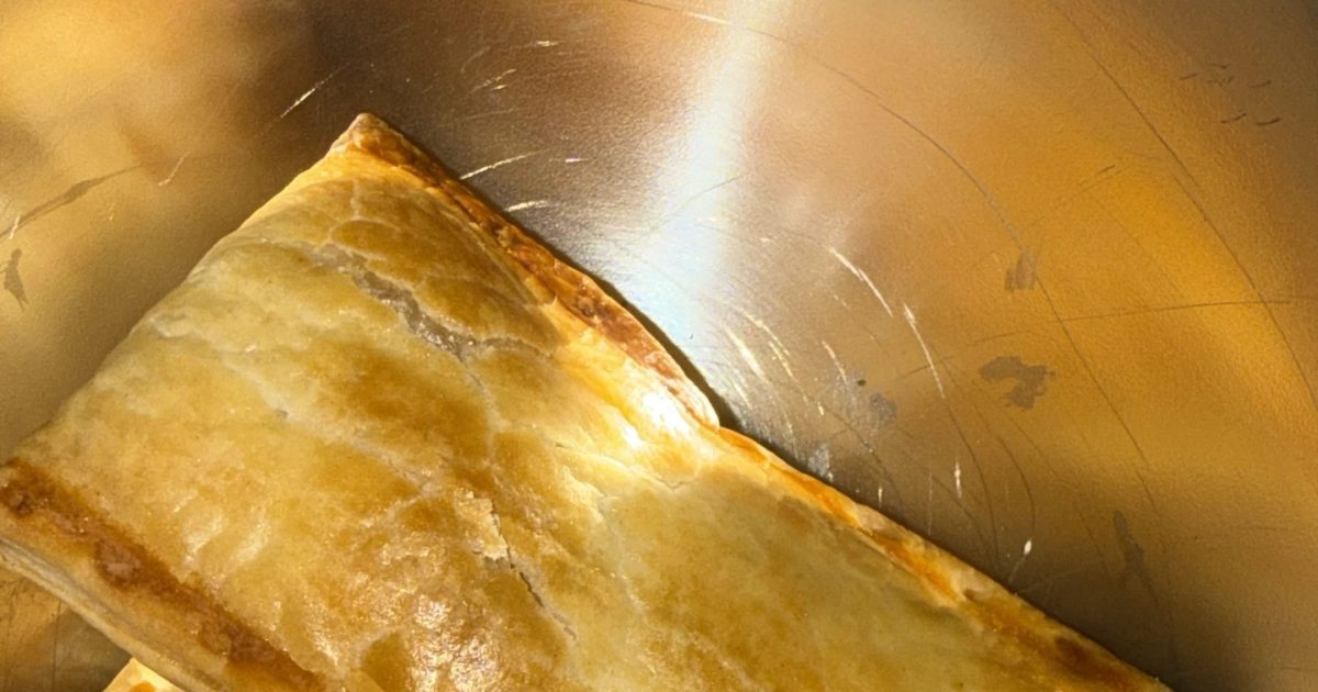 Surinaamse saucijzenbroodjes