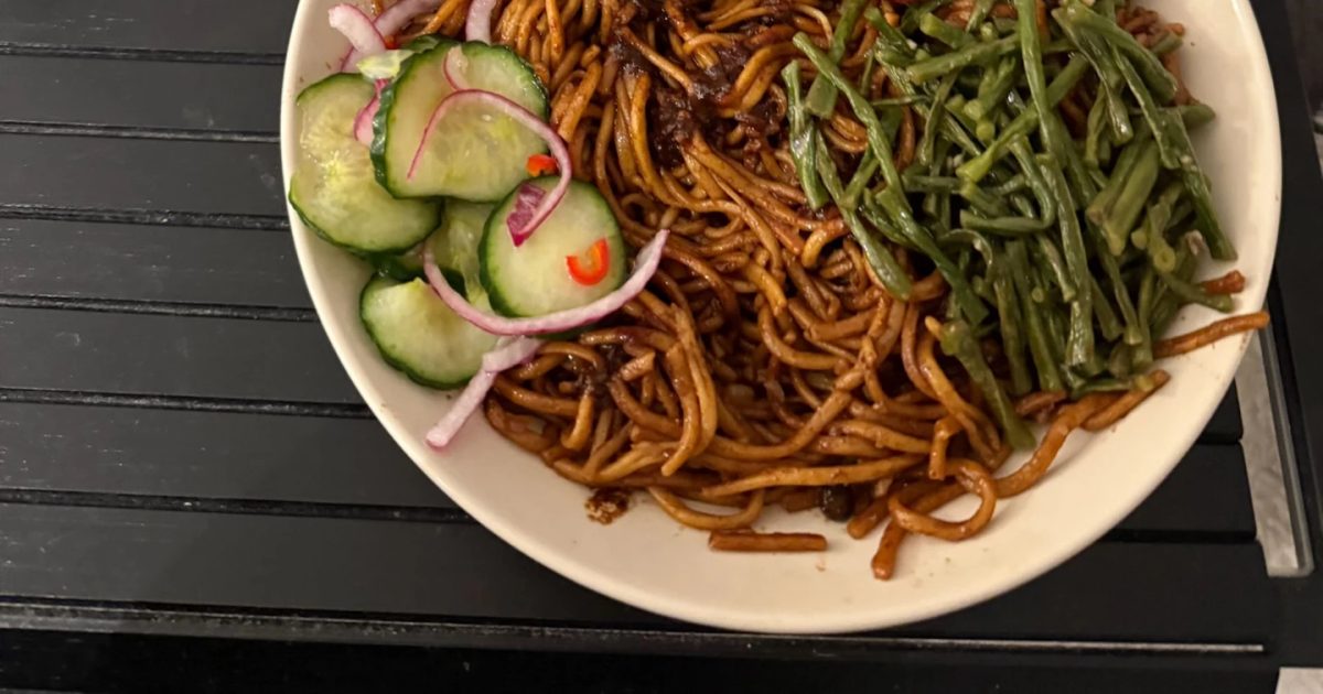 Surinaamse bami met kip en kouseband
