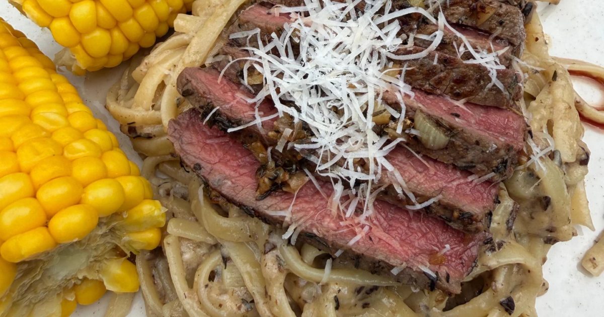 Truffelpasta met biefstuk en mais