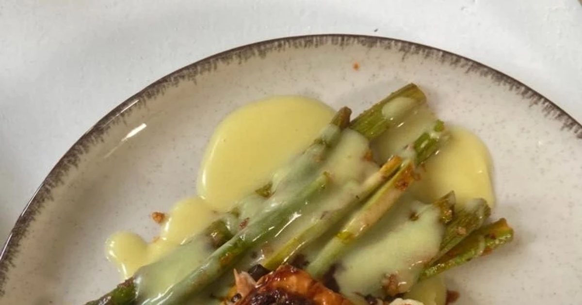 Zalm kootje met asperges en aardappelpuree