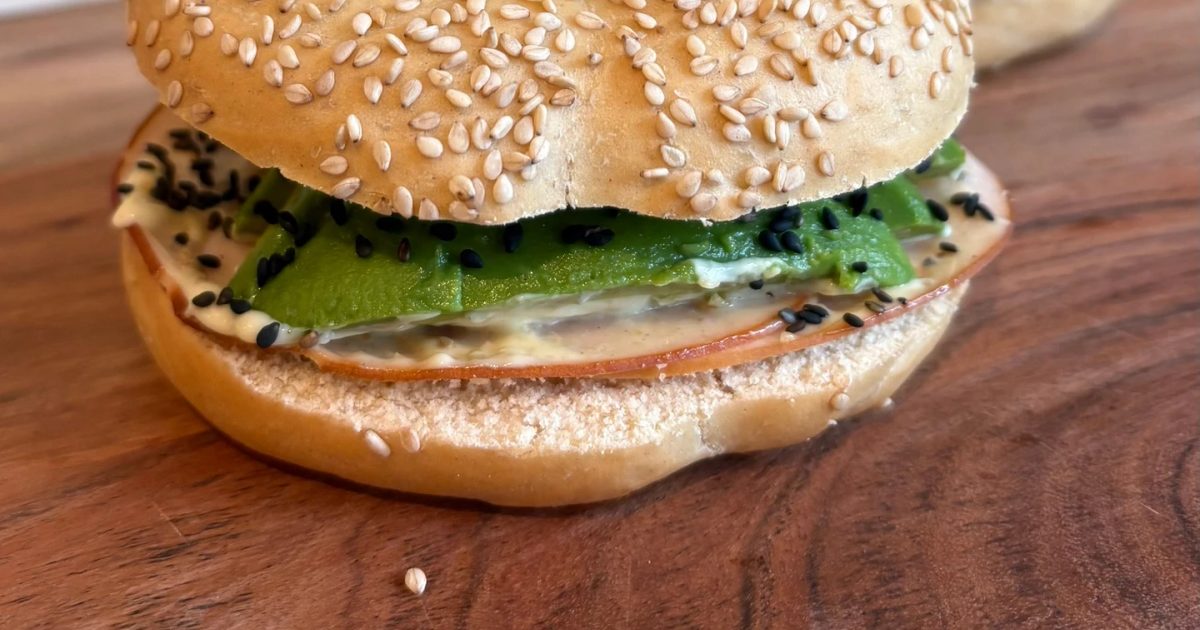 Bagel kip met avocado