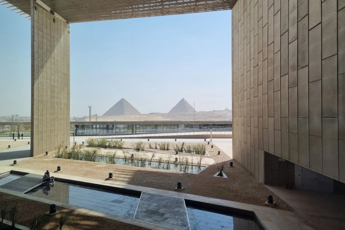 Grand Egyptian Museum & Pyramids from Hurghada 3