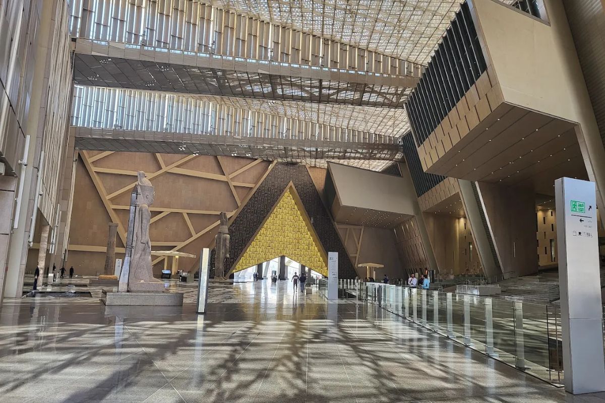 Grand Egyptian Museum & Pyramids from Hurghada 4