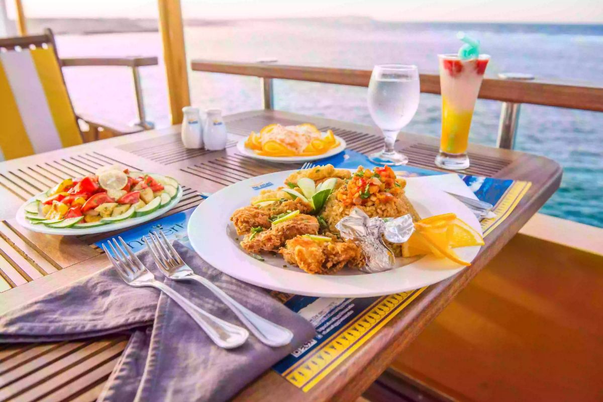 Nefertari Snorkeling Cruise with Submarine Hurghada 3
