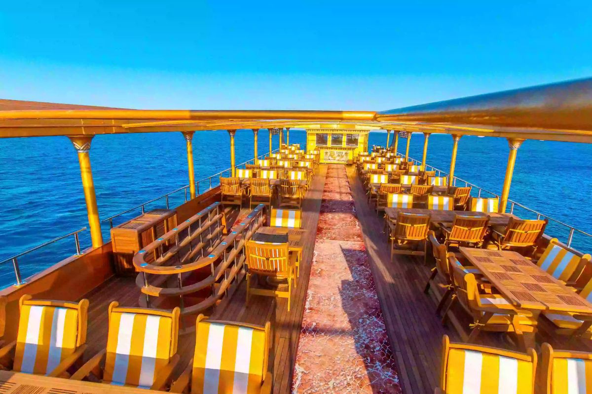 Nefertari Snorkeling Cruise with Submarine Hurghada 4