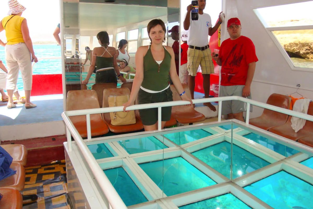 Private Glass Bottom Boat with Snorkeling Hurghada 3
