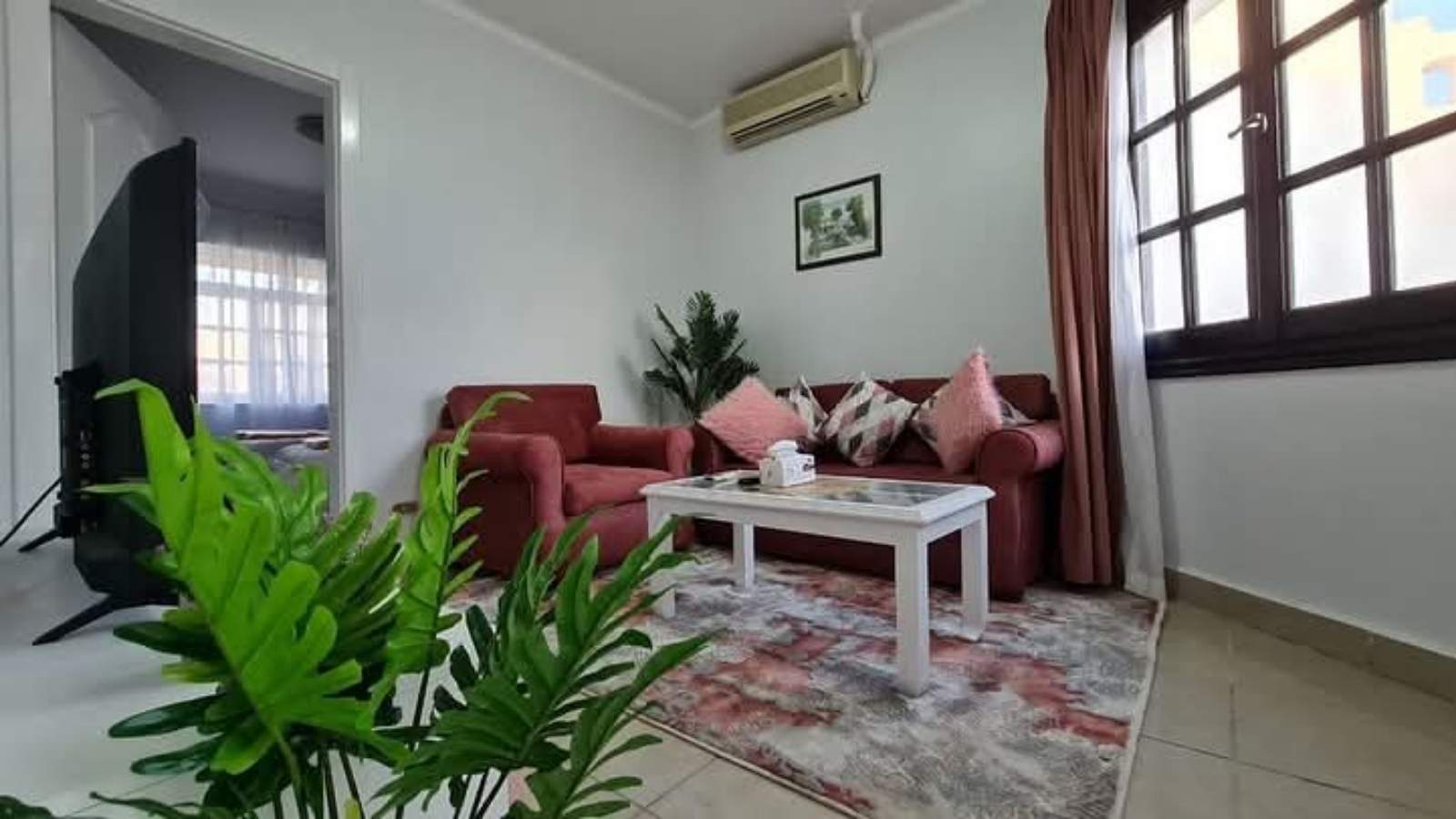 2bd apartment 2nd floor with a nice garden view