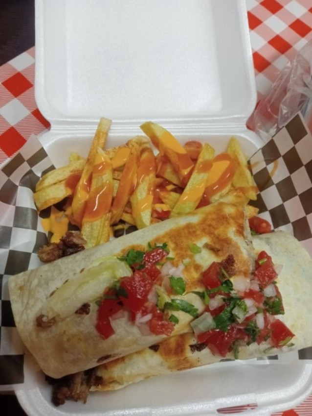 Burritos de suadero, salchicha, pechuga o carne molida con papas