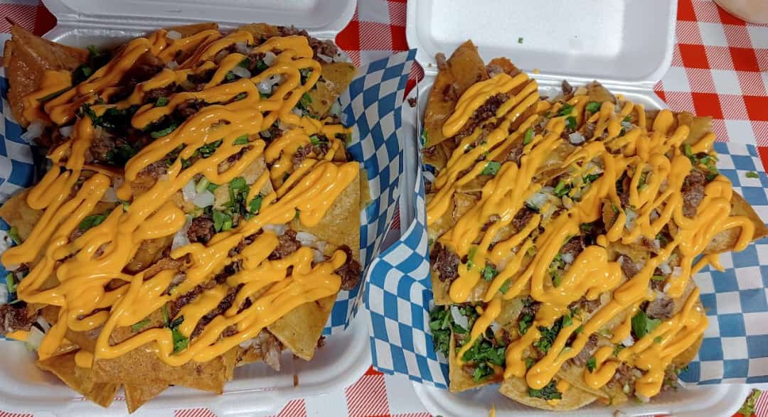 Nachos de suadero, pechuga, carne molida o salchicha