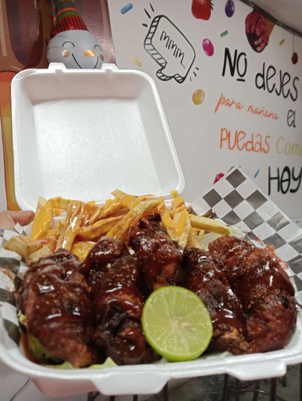 Alitas con papas