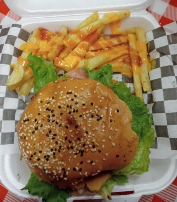 Hamburguesas de carne o pollo con papas