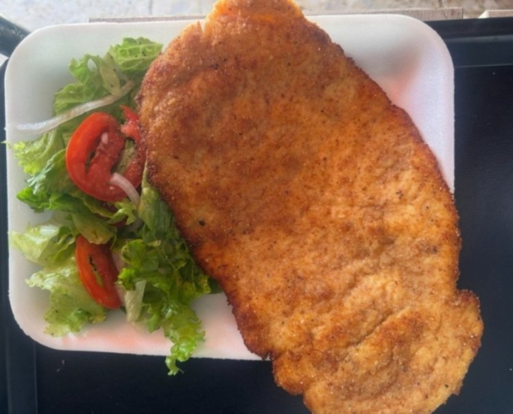 Platillo del menu especial para llevar (empanizados o asados)