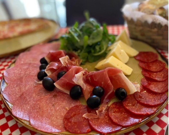 Plato de carnes frías