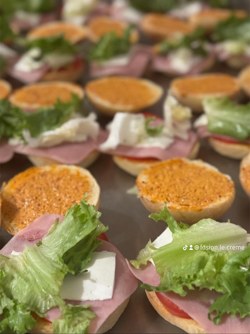 Hojaldra de jamón y queso panela