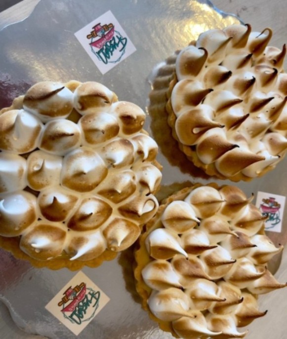 Tartaleta de limón con merengue suizo flameado