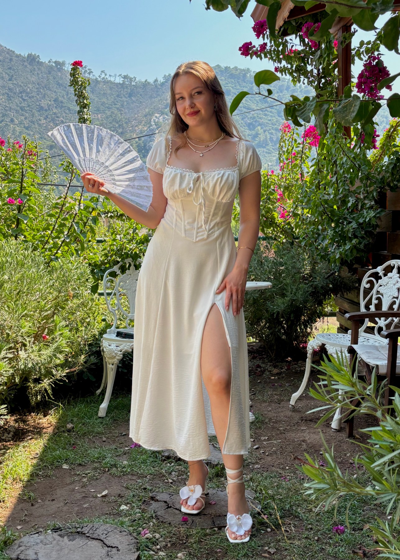 Balenli Yırtmaçlı Elbise (Beyaz)--3