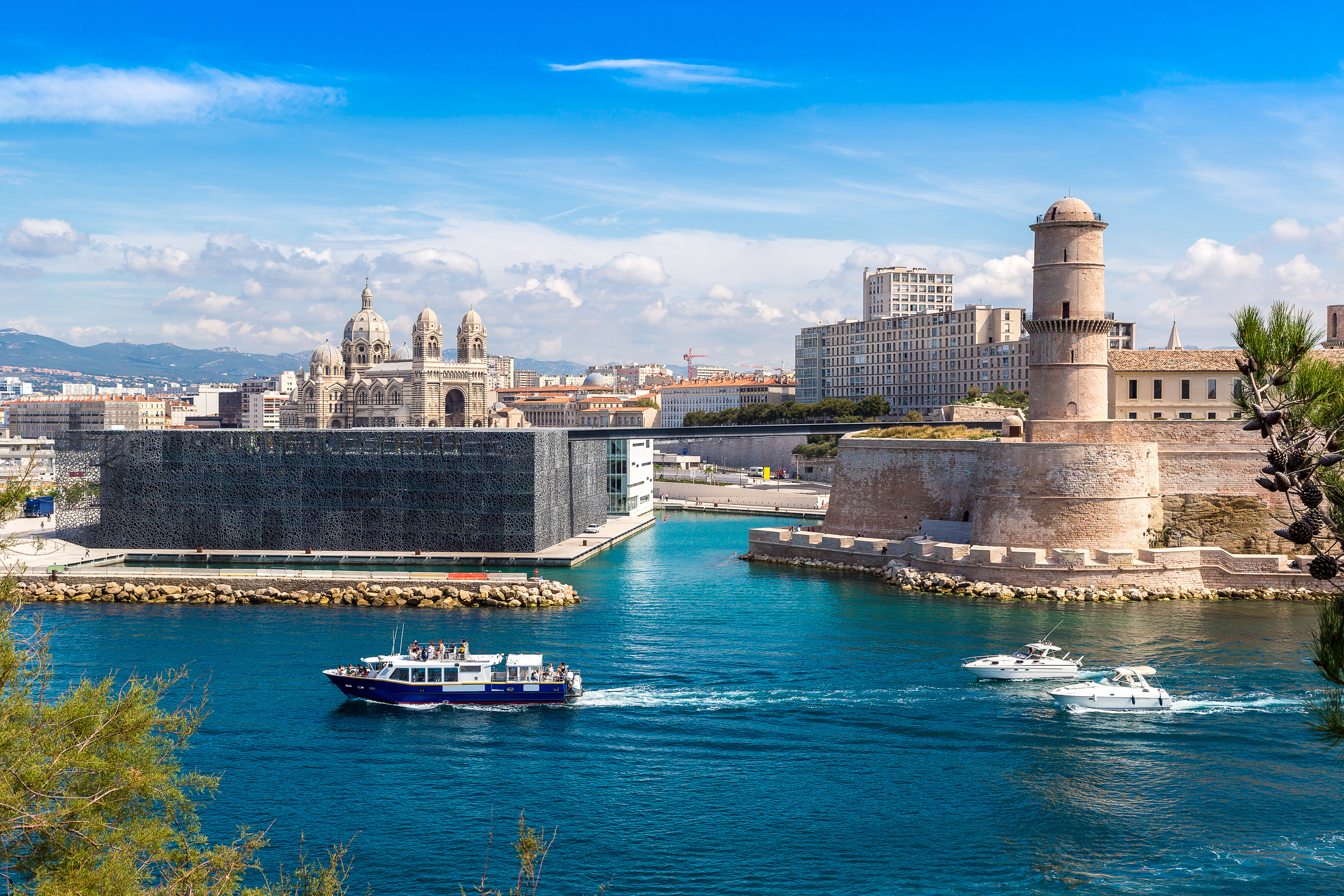 A major trading centre and port of the Mediterranean since antiquity, Marseille is picturesque and multicultural. From the Old Port to the Bonne Mère, running around Marseille is almost like embarking on a journey through time and space.  