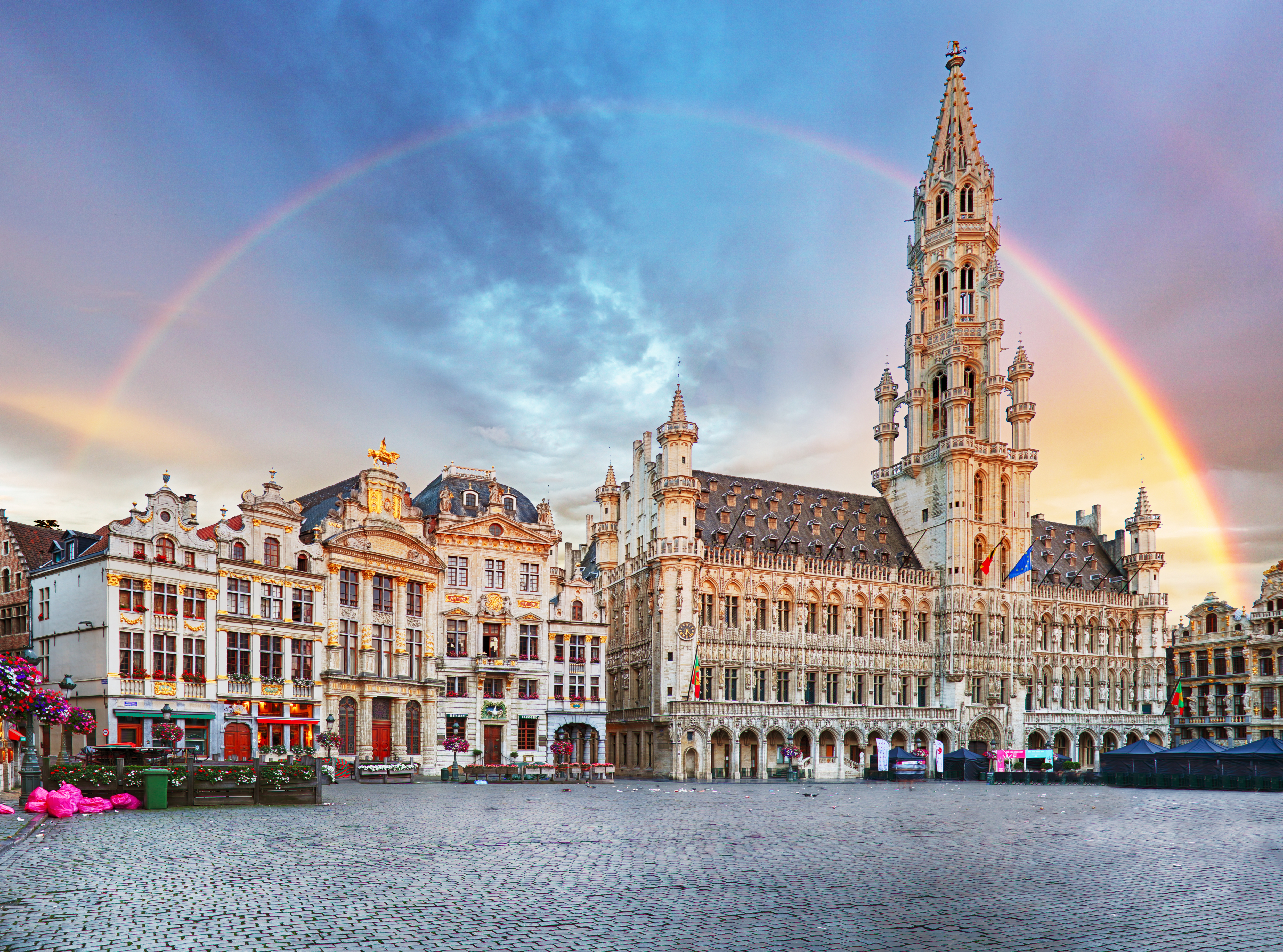 The Belgian capital is the city of many parks and forests. Our routes will take you running in Brussels, from the Bois de la Cambre to the Woluwe park via the historic centre. 