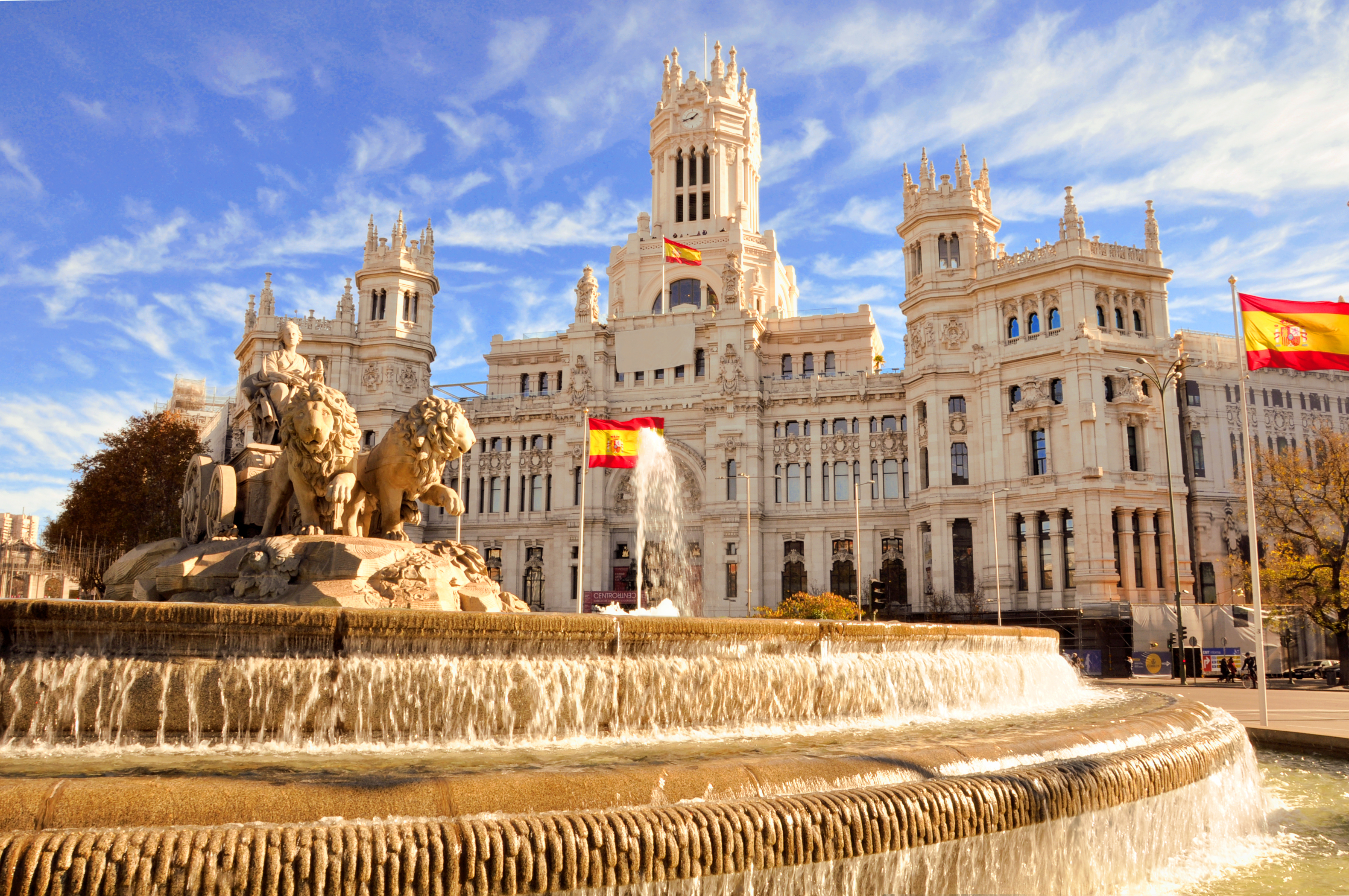 Madrid, a world city and the capital of Spain, is one of the main financial centres of Southern Europe. Modern buildings stand side by side with neo-classical constructions. Running in Madrid means admiring both its business districts and its ancient squares. 