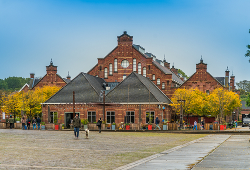 Head out to stretch your legs in the West neighbourhood, from the De Hallen to the Westergasfabriek, passing by the Rembrandtpark. Attention: check park opening times before lacing up your trainers.