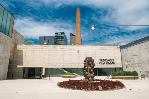 Stretch your legs in Barcelona's former industrial district, from the Agbar Tower to the Rambla. You'll know the area like the back of your hand after this run! Attention: check park opening times before lacing up.