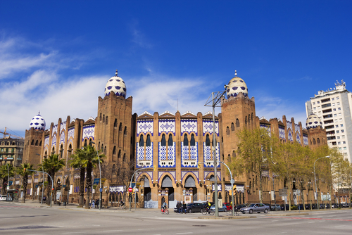 Set off for a run around the city's largest district! From the Sagrada Família to the majestic University of Barcelona, passing by "La Monumental" Arena, make the most of a bit of me-time as you discover Barcelona's heritage. 