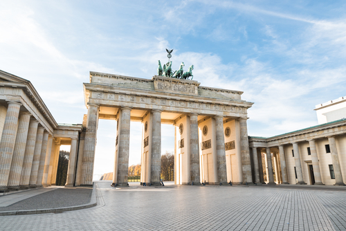 Looking to get a glimpse at what Berlin has to offer? Take this short route to discover this truly diverse, passing by its many landmarks, such as the Brandenburg Gate, the Reichstag building, Potsdamer Platz and the German Spy Museum.
